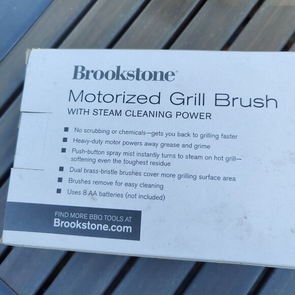 Brookstone Motorized Grill Brush w Heavy Duty Steam Cleaning Power 641621 NEW  - Picture 3 of 7